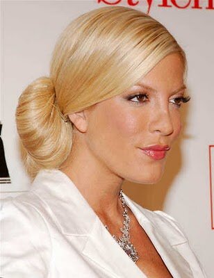 tori-spelling-pricheski