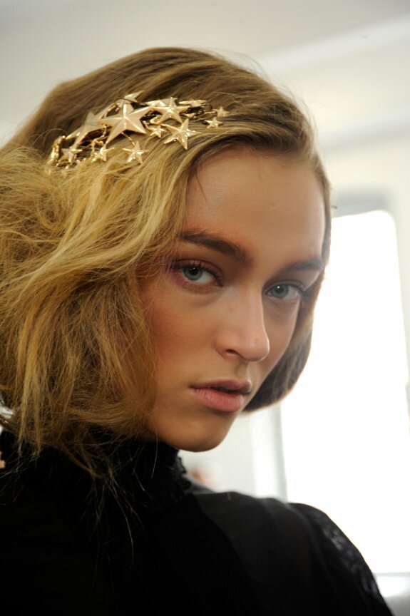 Rodarte - Backstage- Fall 2012 Mercedes-Benz Fashion Week прически осень зима 2012 2013